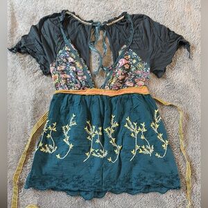 Free people size 2 vintage top